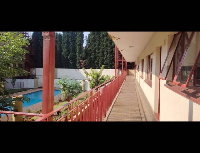 2 BEDROOM APARTMENT FOR SALE IN RANDBURG CENTRAL